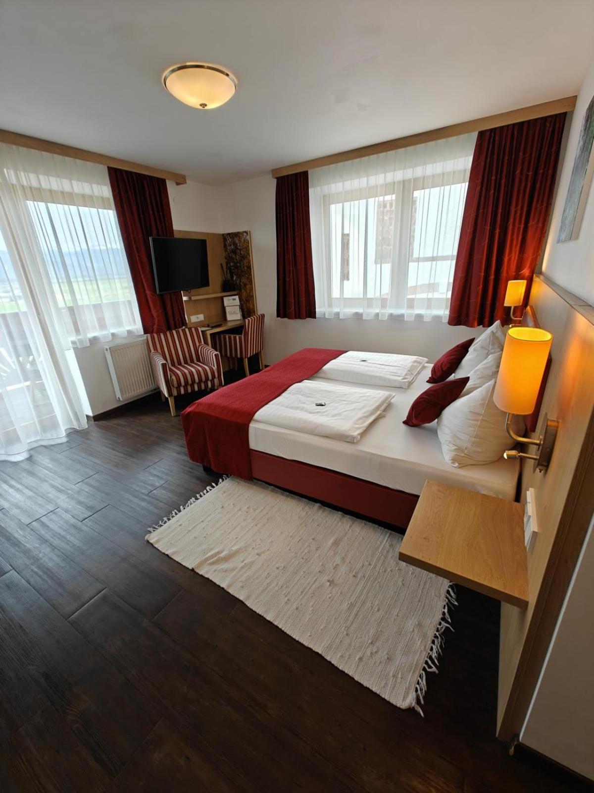 Hotel Restaurant Perschler Rattenberg  Экстерьер фото